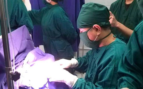 Cứu sống mẹ con sản phụ gặp tai nạn giao thông nguy kịch