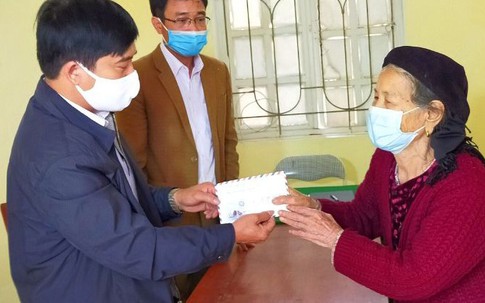 Thanh Hóa: Những cụ già tiên phong trong phong trào ủng hộ chống dịch COVID-19