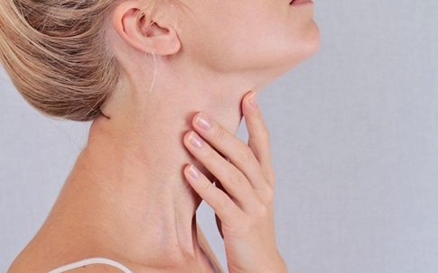Người đang uống phóng xạ điều trị ung thư tuyến giáp cần tránh ăn những món gì?