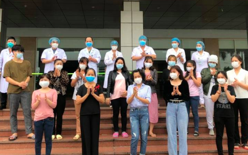Hai mẹ con BN133 và 19 người khác khỏi bệnh, Việt Nam đã chữa được 74% số ca COVID-19