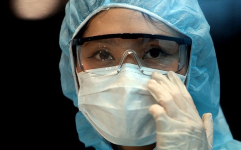 1 ngày sau khi đi chơi Hội An, nữ công nhân sốt, đau họng, mắc COVID-19