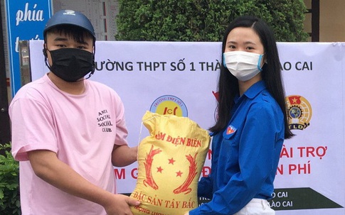 Học sinh Lào Cai chế tạo “máy ATM phát gạo” cho người nghèo