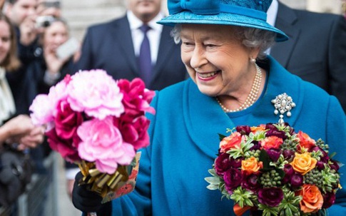 Nữ hoàng Anh đón sinh nhật 'kỳ lạ nhất' giữa Covid-19