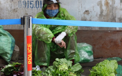 Hà Nội vẫn chống dịch rất "căng" ở các chợ dân sinh