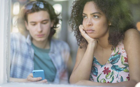 Vợ chồng đối xử với nhau "nhạt như nước ốc" và cái kết