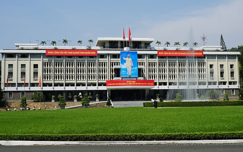TP.HCM trang hoàng rực rỡ chào đón 30/4