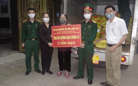 Những hạt gạo, nắm rau nghĩa tình trong dịch bệnh