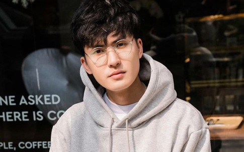 Thầy giáo Toán soái ca sút 3 cân, ngừng giảng dạy livestream vì sự soi mói quá lớn của dân mạng vào đời tư