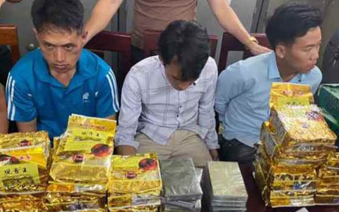 Nghệ An: Bắt 3 đối tượng khi đang vận chuyển 20 bánh heroin