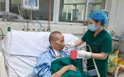 Từng sốc tim, ngừng tuần hoàn 3 lần, bác gái bệnh nhân 17 đã khỏi bệnh