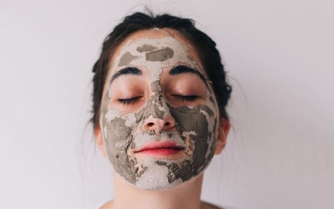 Chăm sóc da dầu mùa hè bạn nhất định phải biết 5 bí quyết này để mụn không bùng phát