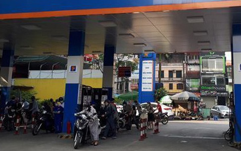 Giá xăng đảo chiều, đà tăng bắt đầu