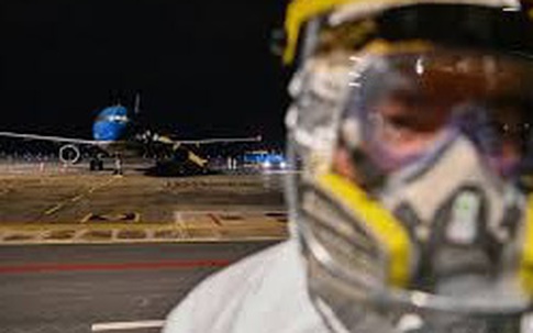 Tin COVID-19 tối 15/5: Phát hiện thêm người nhiễm COVID-19 trên chuyến bay từ UAE về nước