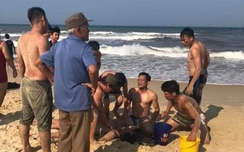 Quảng Trị: Hai người tử vong khi đi tắm biển