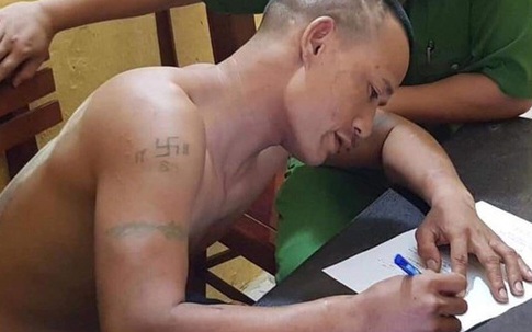 Khởi tố đối tượng "hồn nhiên" vào tận trụ sở công an chém... công an