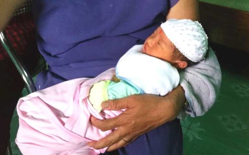 Phát hiện bé trai sơ sinh bị bỏ rơi tại chùa Trông