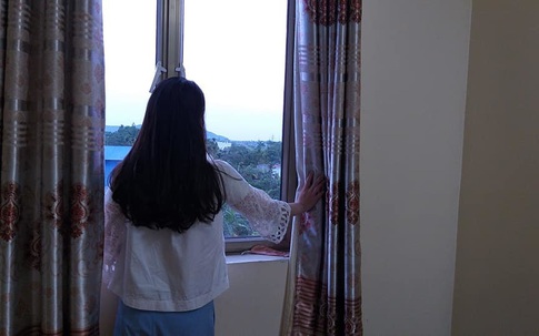 Giúp việc theo giờ để kiếm tiền mua điều hòa, vợ bật khóc vì oan ức