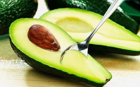 Bơ vào mùa bán tràn ngập, muốn biết có bị tẩm hóa chất hay không hãy nhìn vào lõi cuống xem nó có màu này không?