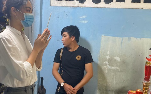 Hoa hậu Lương Thùy Linh nghẹn lòng trước hình ảnh mẹ của học sinh bị cây phượng đè tử vong