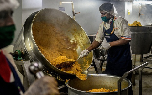 Đầu bếp Mỹ lừng danh cứu đói hàng triệu người Ấn Độ giữa phong tỏa