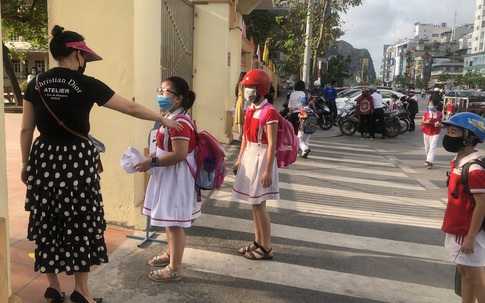 Học sinh Quảng Ninh trở lại trường sau đợt nghỉ dịch COVID-19