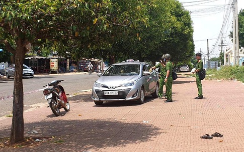 Giành khách trước cổng bệnh viện, tài xế taxi đâm chết đồng nghiệp