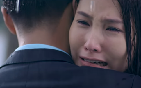 Tình yêu và tham vọng tập 21: Chứng kiến Linh gục đầu vào vai Sơn khóc, Minh mới biết mình đã yêu Linh?