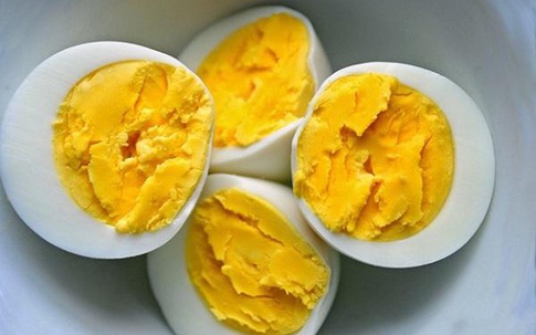 Luộc trứng: Món ăn tưởng thực hiện dễ nhất nhưng nhiều chị em vẫn vấp sai lầm khiến trứng mất dinh dưỡng như chơi
