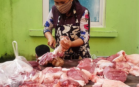 Tham lãi đậm, thịt lợn ế chợ, dân buôn quyết không giảm giá