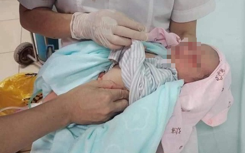 Diễn biến trở nặng, bé sơ sinh bị bỏ rơi dưới hố ga ở Hà Nội vẫn chưa có người thân nào đến hỏi thăm