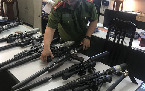 Triệt phá kho linh kiện súng săn tại Hà Nội