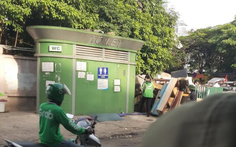 Hà Nội: Bàng hoàng thi thể người đàn ông được phát hiện trong nhà vệ sinh công cộng ở khu vực Bến xe Mỹ Đình