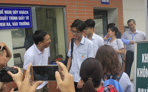 Tuyển sinh lớp 10 chuyên tại Hà Nội: Tỷ lệ “chọi cao”, cạnh tranh gắt gao giữa những học sinh giỏi