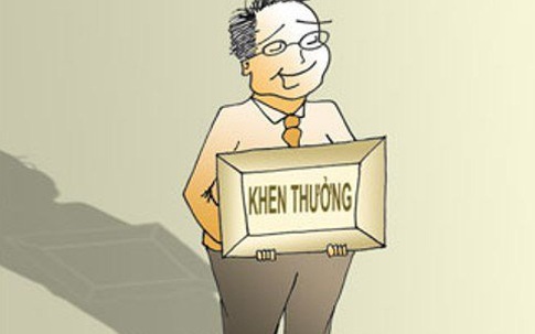 Cán bộ đưa tên mình vào danh sách khen thưởng