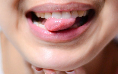 Ai một lần trong đời cũng đã từng cắn nhầm lưỡi, nguyên nhân của việc này sẽ khiến bạn ngã ngửa