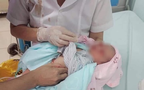 Hà Nội: Bé sơ sinh bị bỏ rơi ở hố ga dưới nắng nóng 40 độ C được phát hiện trong tình trạng kiến bu khắp người