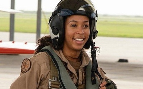 Hải quân Mỹ có nữ phi công da màu đầu tiên sau 110 năm