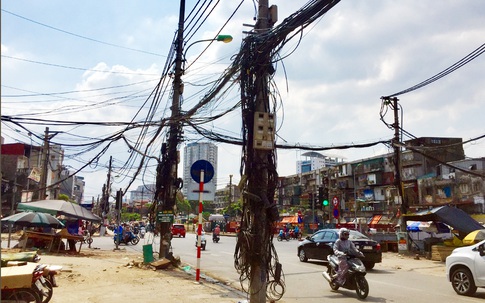 Dây cáp giăng mắc như “thiên la địa võng” giữa lòng Thủ đô