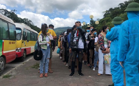 Cách ly y tế 600 du học sinh Lào quay lại Việt Nam học tập
