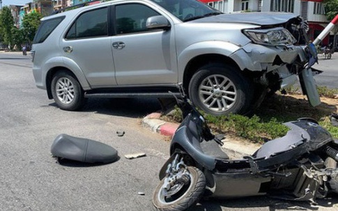 UBKT Tỉnh ủy Nghệ An lên tiếng về xe công gây tai nạn, cán bộ đứng cầm điện thoại