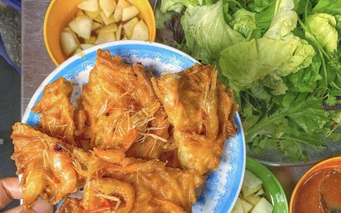 Bánh tôm và loạt món ngon hút giới trẻ Hà Nội ngày hè