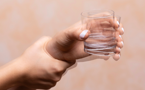 Ai cũng nghĩ rằng người phụ nữ này bị mệt mỏi quá độ vì gánh nặng gia đình nhưng thực chất cô đang phải đối mặt với căn bệnh không có cách chữa trị