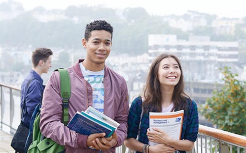 Nếu bố mẹ chưa thể tài trợ cho con ít nhất 1 tỷ mỗi năm thì đừng vội mơ tưởng đến giấc mộng du học Canada