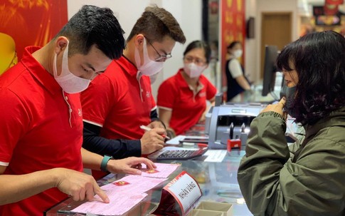 Giá vàng hôm nay 5/7: Giữ vững kỷ lục cao nhất 8 năm