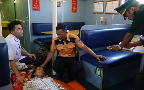 Cứu kịp thời một thuyền viên gặp nạn trên vùng biển Thừa Thiên Huế