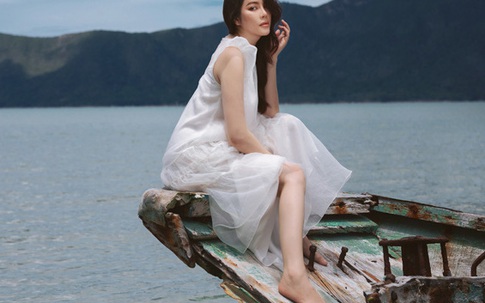 Lý Nhã Kỳ khoe nhan sắc tươi trẻ khi đi dạo biển Côn Đảo