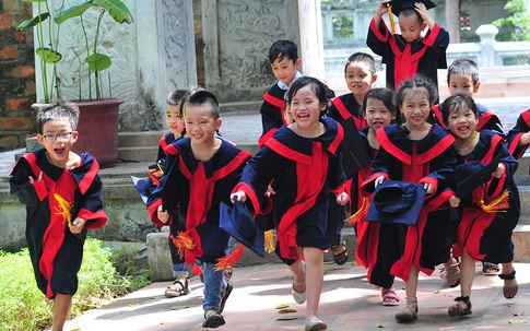 Hình ảnh ngộ nghĩnh của các cử nhân "mầm non" đi chụp ảnh kỷ yếu