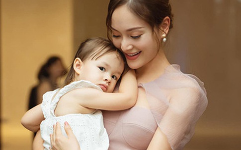 Lan Phương hai ngày bay ra thăm con một lần