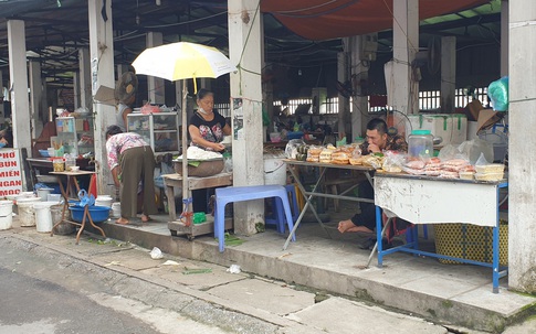 Hà Nội: Nhiều người không đeo khẩu trang ở khu chợ rất gần nơi phát hiện BN867