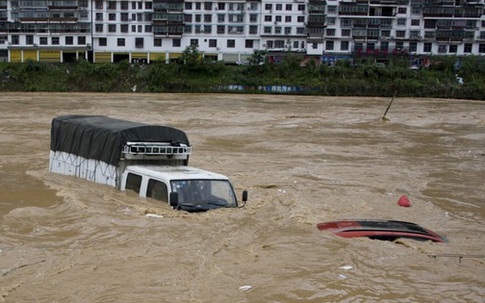 Tin lũ lụt mới nhất ở Trung Quốc: Diễn biến xấu, mưa lớn chuyển hướng sang miền Tây